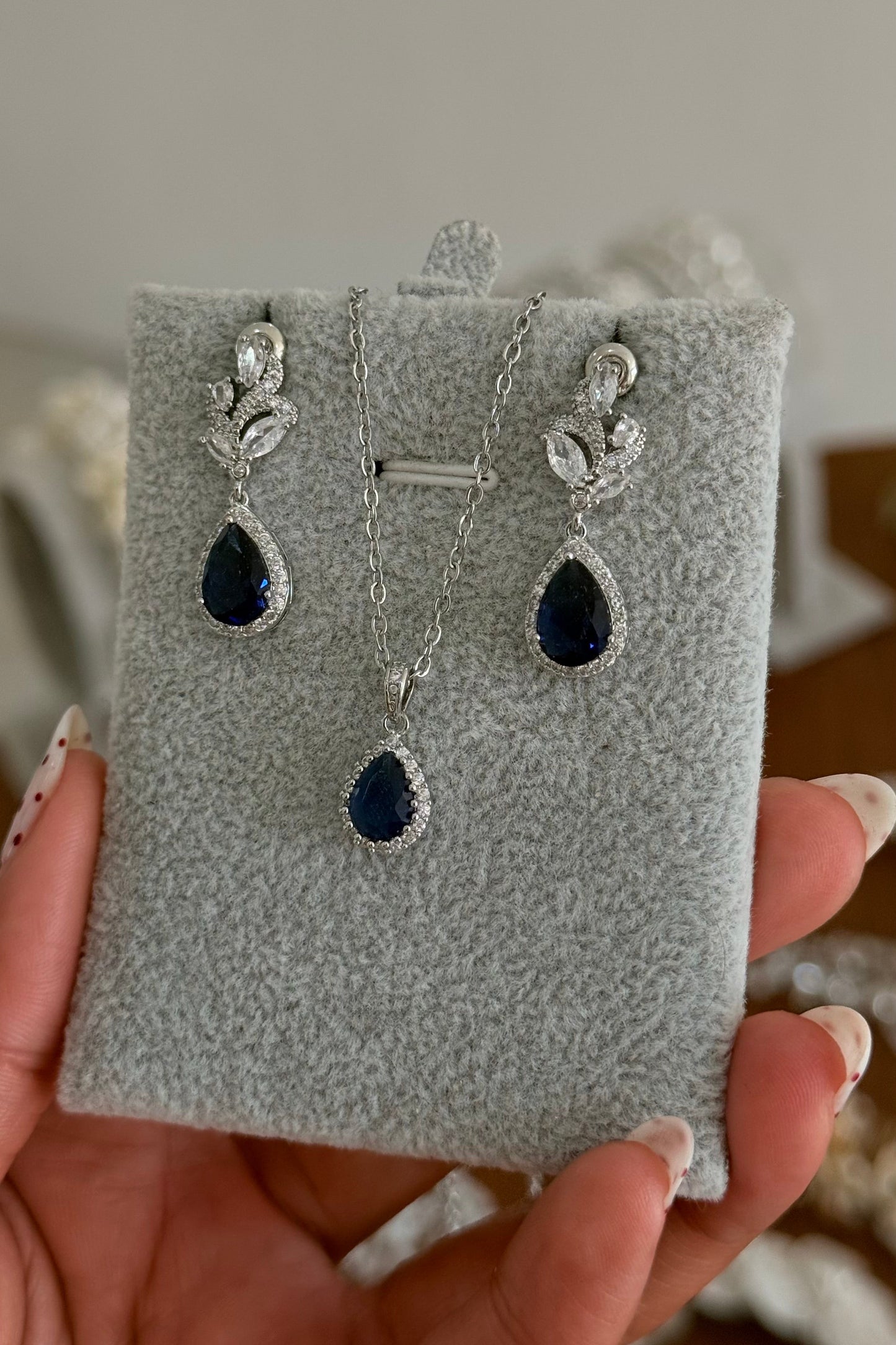 Set de Aretes Vianey y Collar Deimar