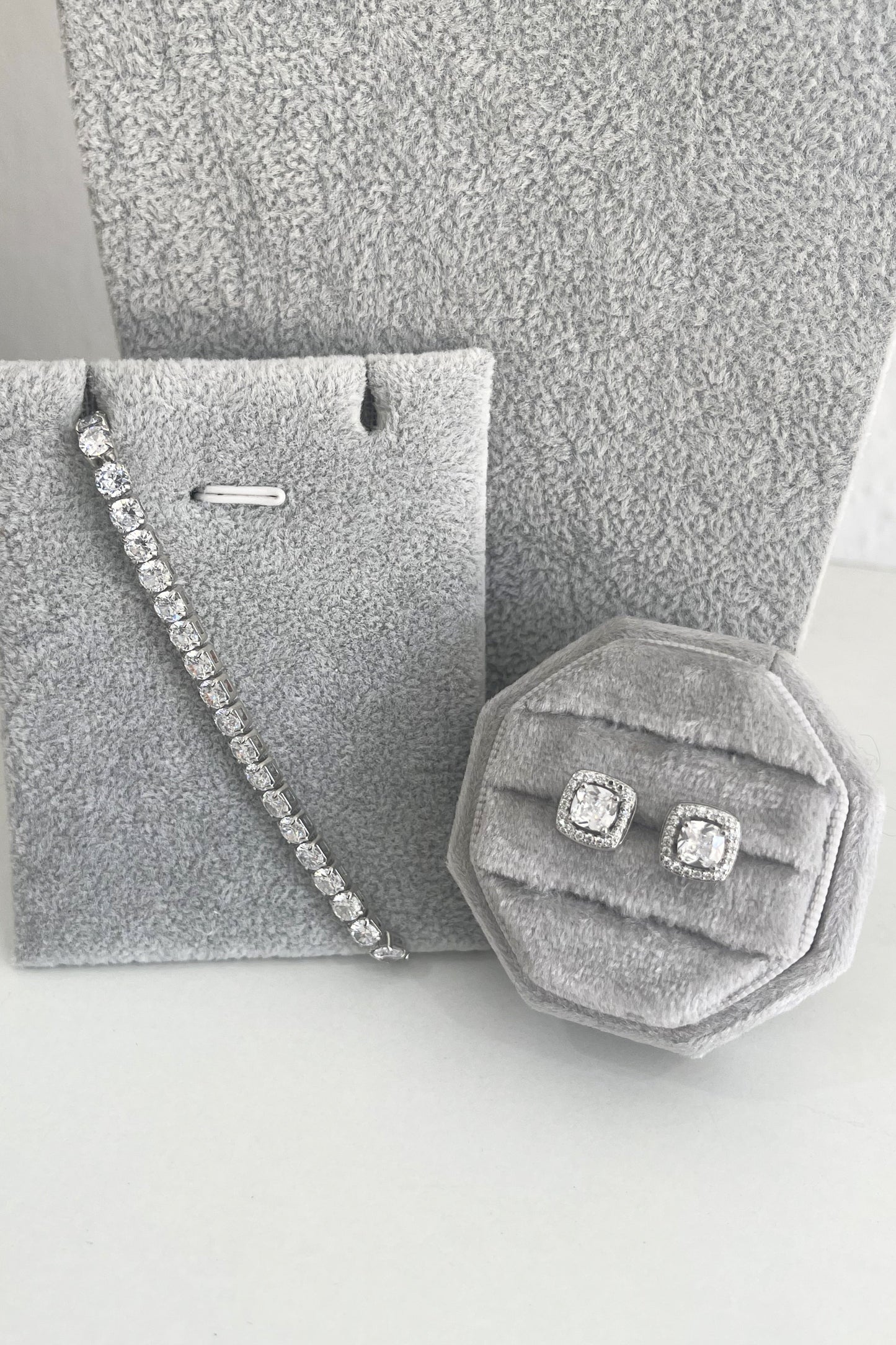 Set de Aretes Teodora y Pulsera Caty