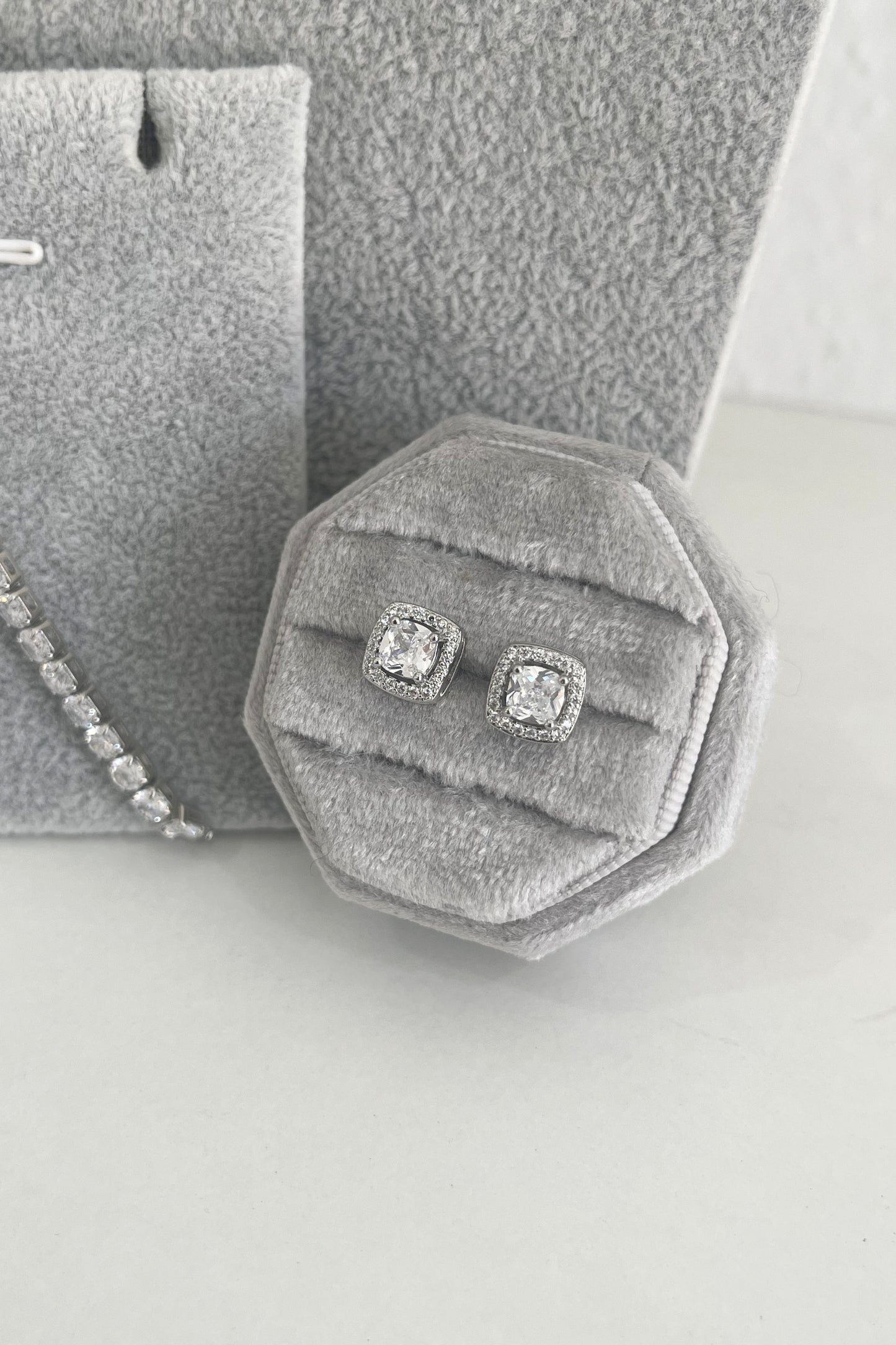 Set de Aretes Teodora y Pulsera Caty