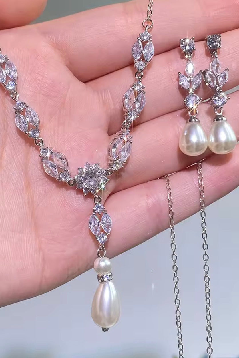 Set de Aretes y Collar Rosalía