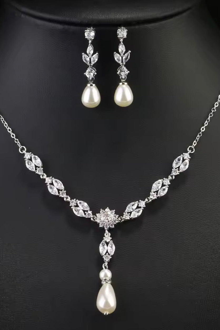 Set de Aretes y Collar Rosalía
