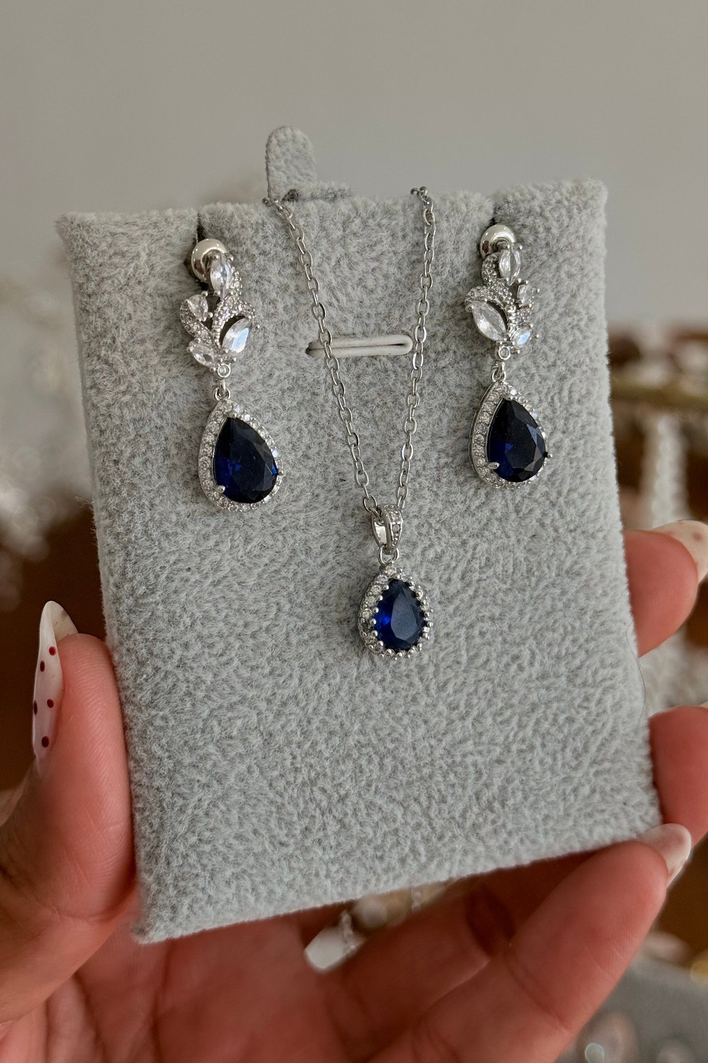 Set de Aretes Vianey y Collar Deimar