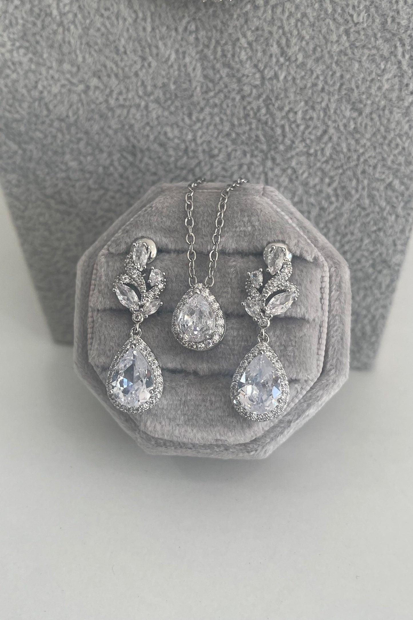 Set de Aretes Vianey y collar Silvia