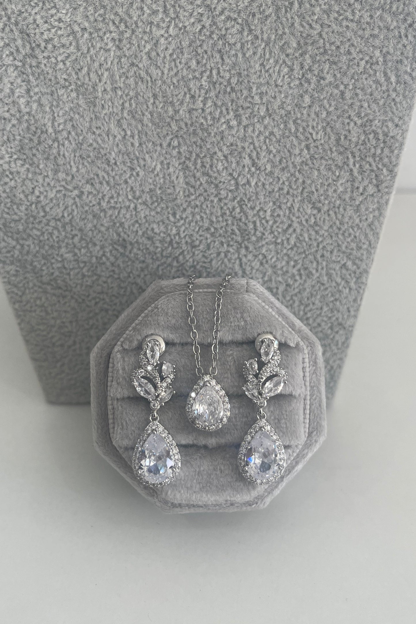 Set de Aretes Vianey y collar Silvia