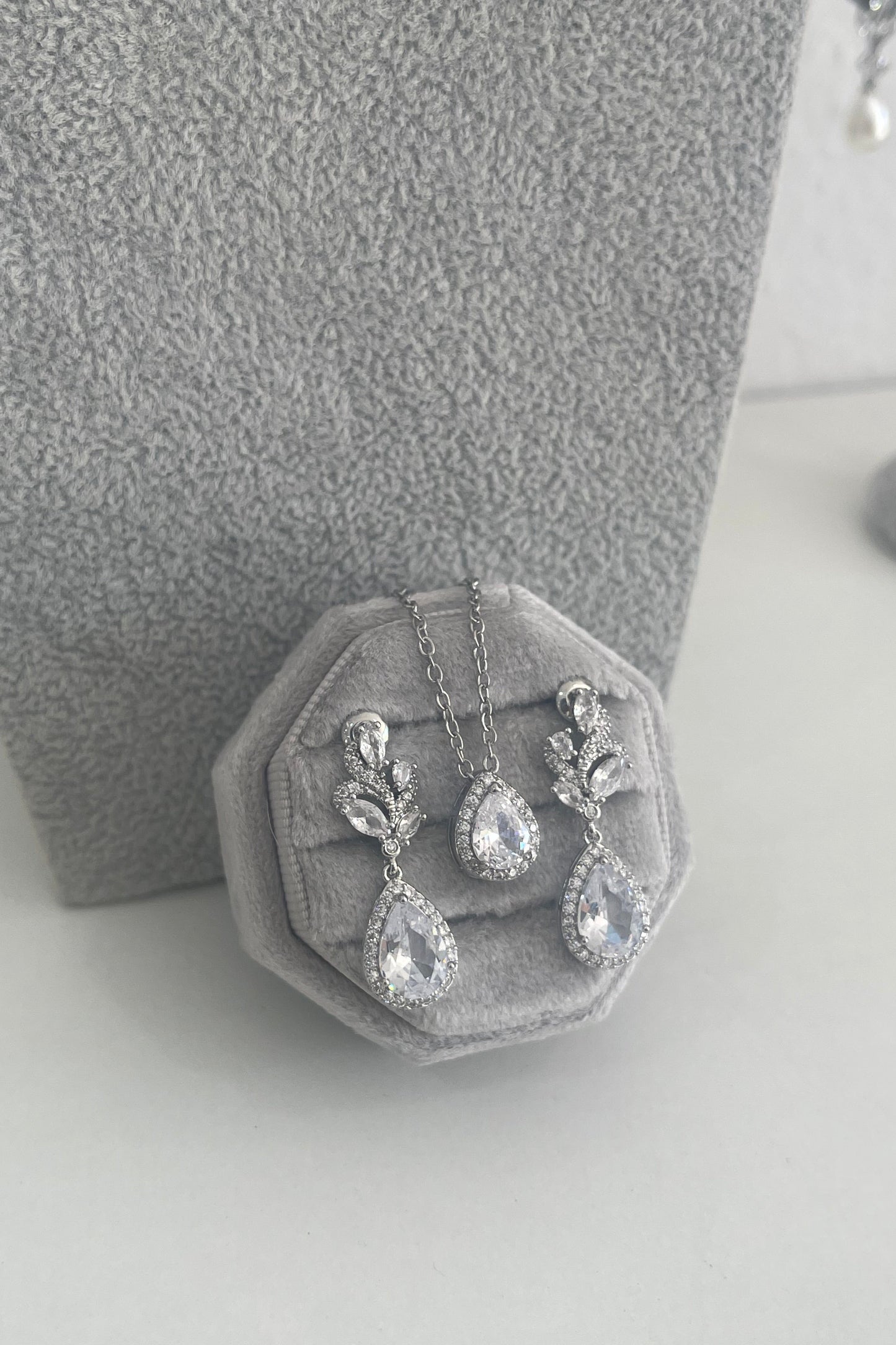 Set de Aretes Vianey y collar Silvia