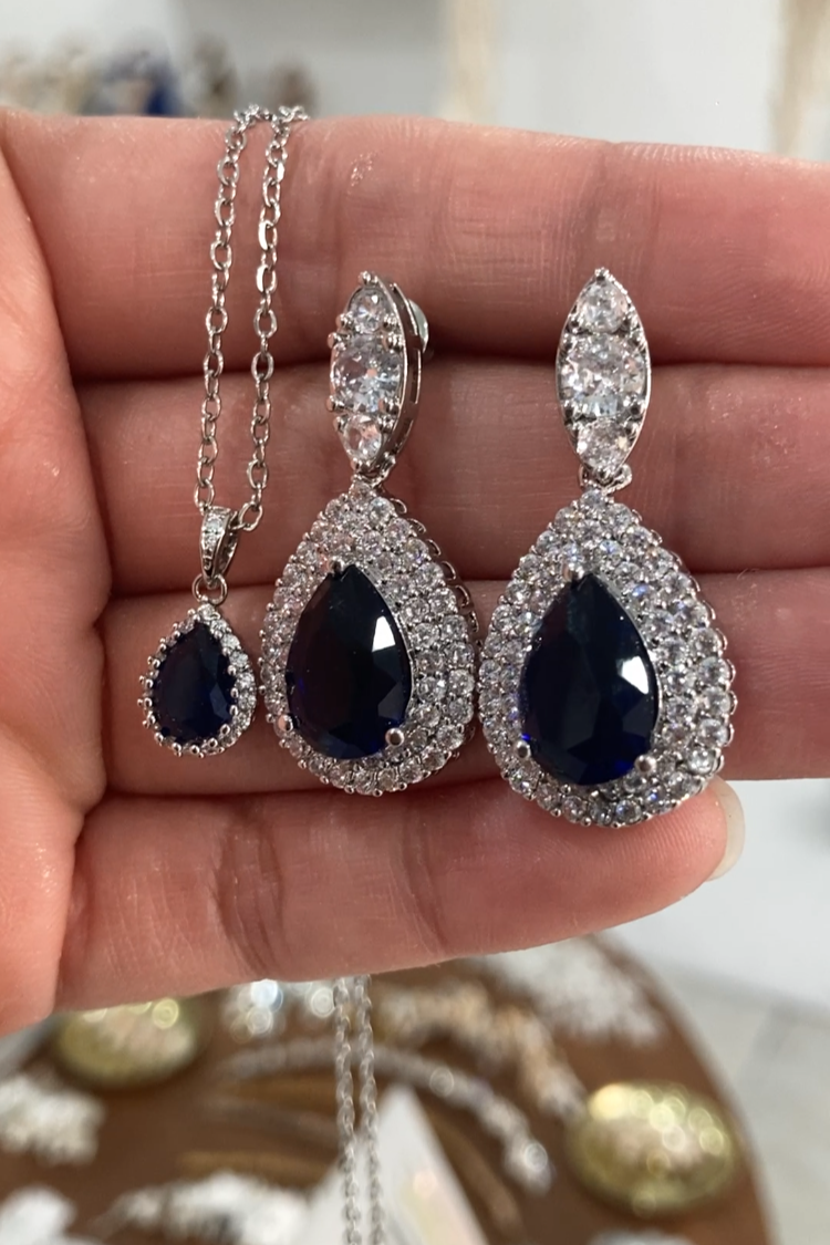 Set de Aretes Kiara y collar Deimar